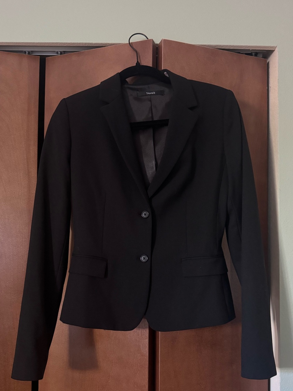 Tahari NWOT Black Women’s Tailored Blazer Jacket Size 4